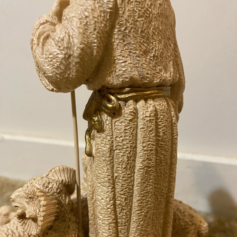💫 10” Tall Shepherd with Lambs Statue - Picture 4 of 12